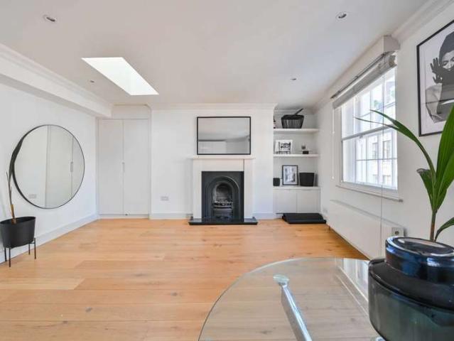 Flat for sale in Soho, Soho