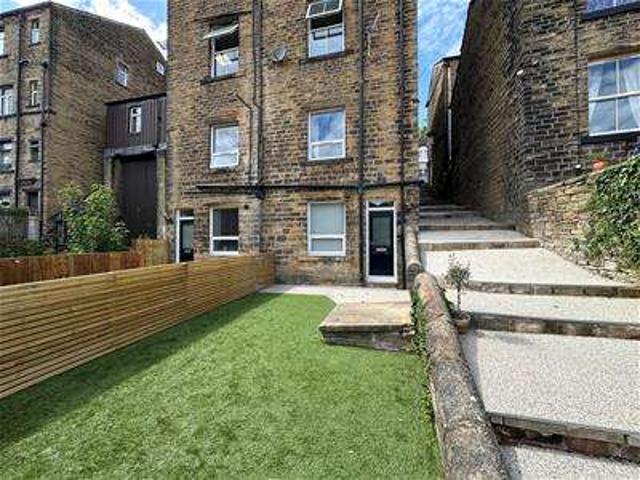 Flat for rent in Ripponden, West Yorkshire