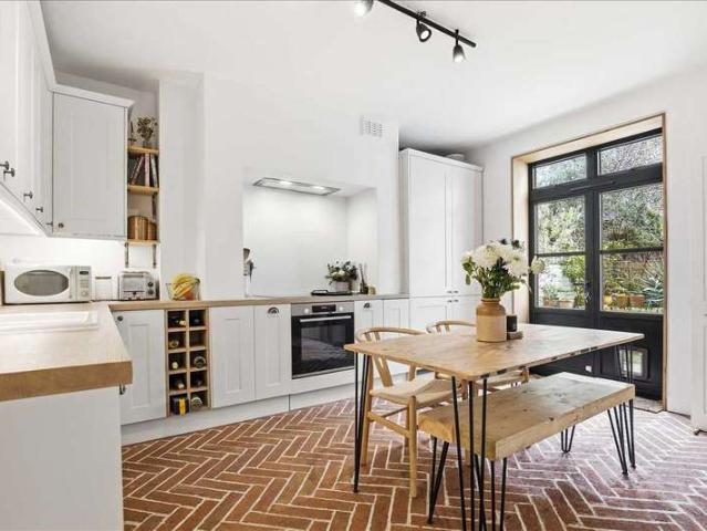 Flat for sale in Tufnell Park, Greater London