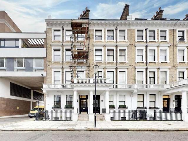 Flat for sale in Chelsea, Greater London