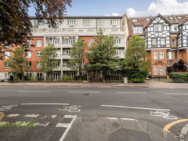 Flat for sale in London Borough of Croydon, Addiscombe