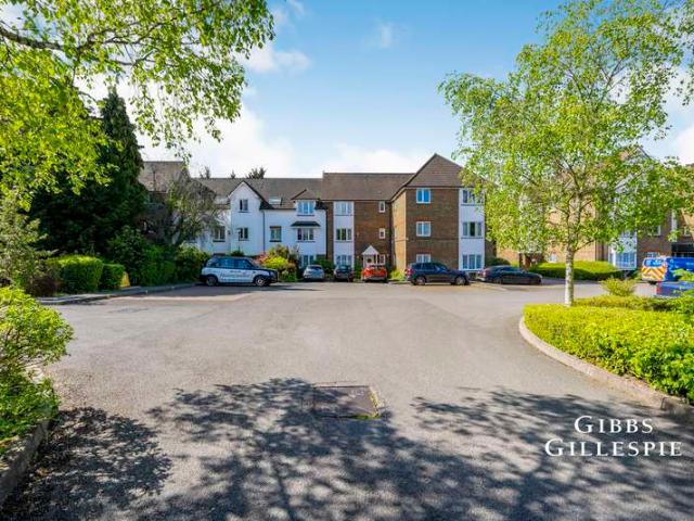 Flat for rent in Pinner, Greater London