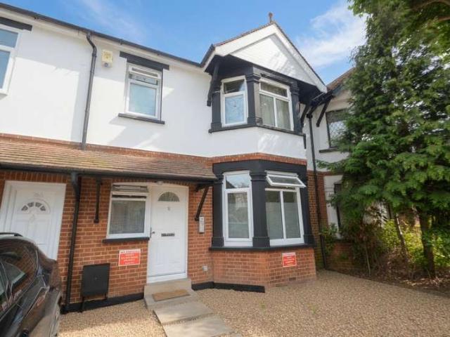 Flat for rent in Birch Green, Lower Halliford