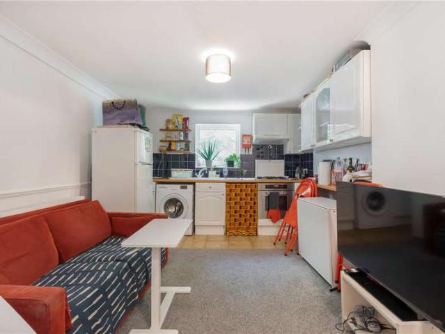 Flat for sale in London Borough of Southwark, Greater London