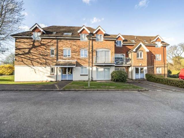 Flat for sale in Red Hill, Surrey