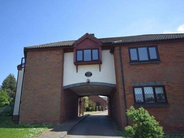 Flat for sale in Five Acres, Hertfordshire