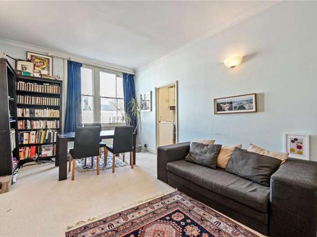 Flat for sale in Kensington, Greater London