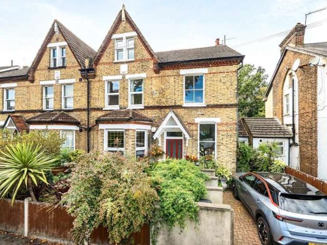Flat for sale in London Borough of Bromley, Greater London