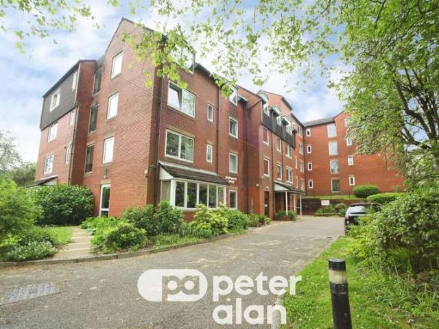 Flat for sale in Allt-yr-yn, Wales
