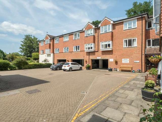 Flat for sale in Holloway Hill, Fole