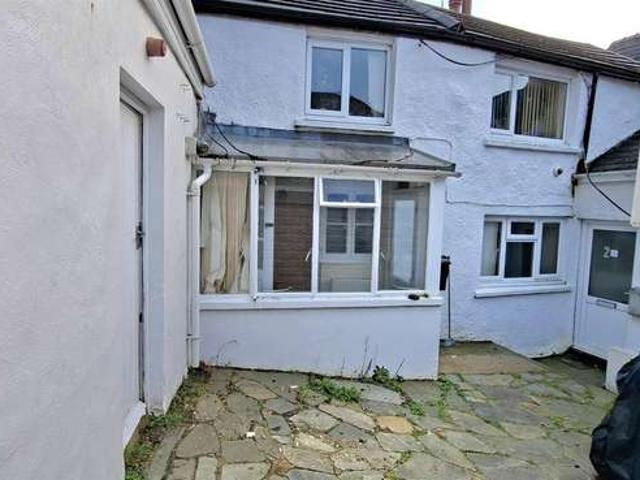 Flat for rent in Narberth, Wales
