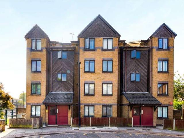 Flat for sale in London Borough of Tower Hamlets, Greater London