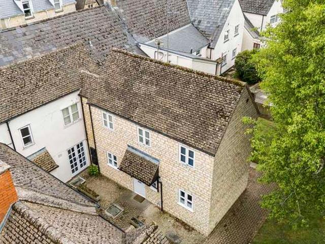 Flat for sale in Fossebridge, Gloucestershire