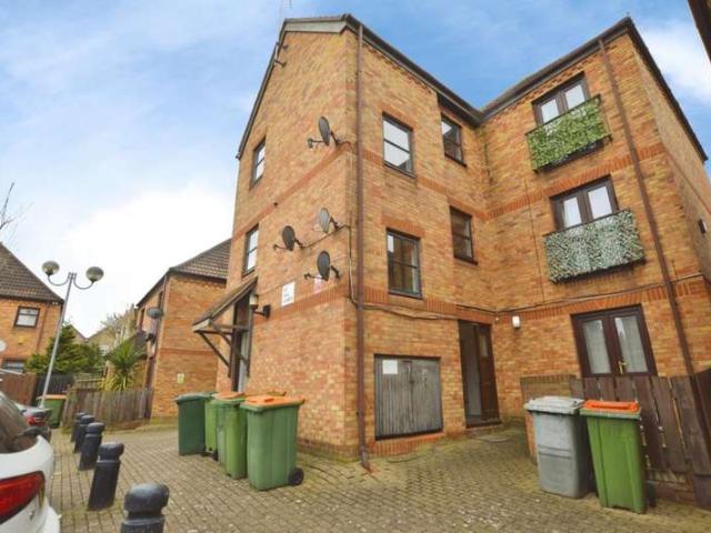Flat for sale in Beckton, Greater London