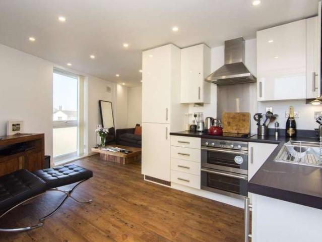 Flat for sale in Shacklewell, Greater London