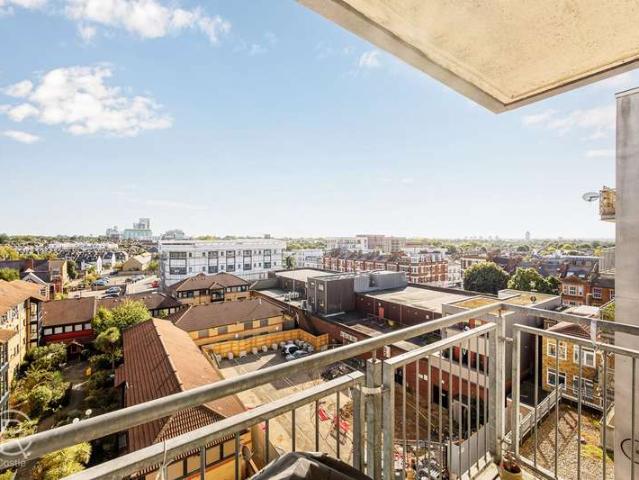 Flat for sale in London Borough of Ealing, Hanwell