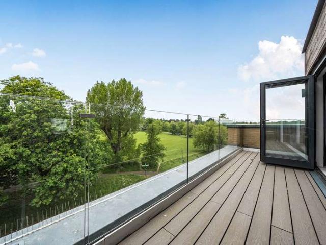 Flat for sale in London Borough of Croydon, Greater London