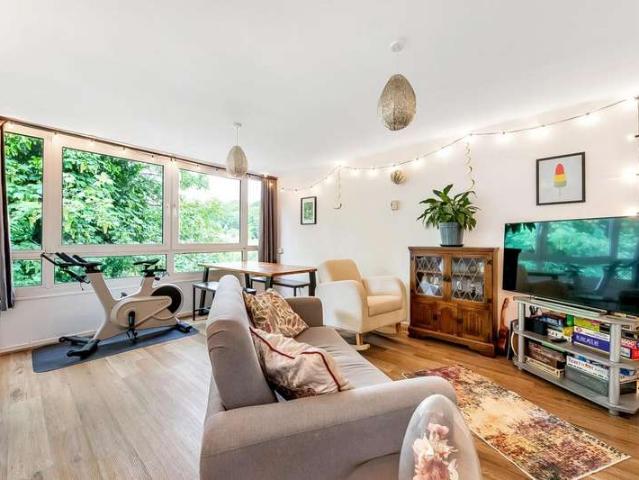 Flat for sale in London Borough of Croydon, South Norwood