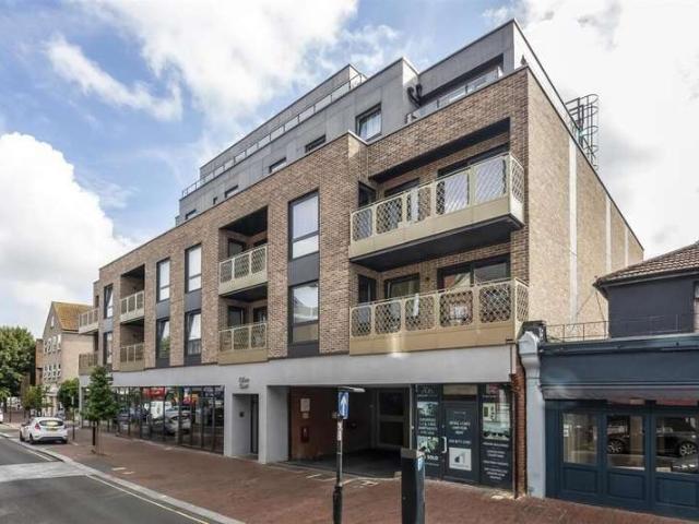 Flat for sale in London Borough of Croydon, Purley