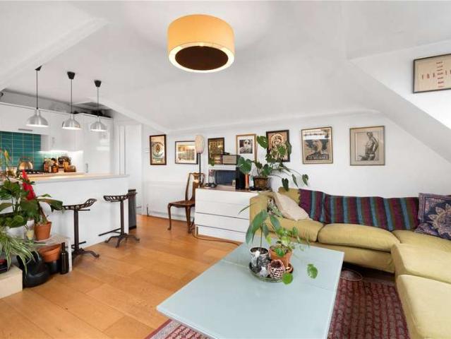 Flat for sale in London Borough of Southwark, Greater London