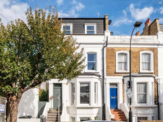Flat for sale in London Borough of Hammersmith and Fulham, Greater London