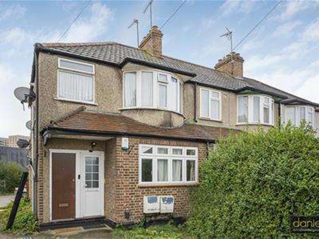 Flat for sale in Harrow Weald, Greater London