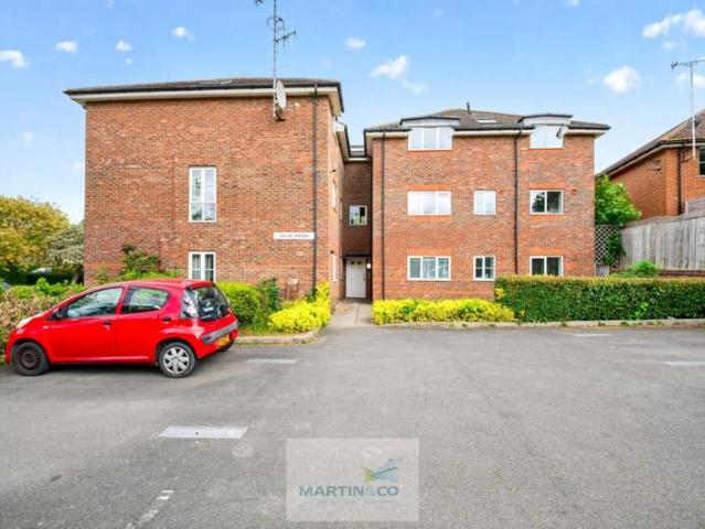 Flat for sale in Fretherne, Hertfordshire