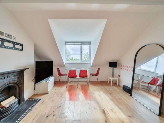 Flat for sale in Grove Park, Grove Park