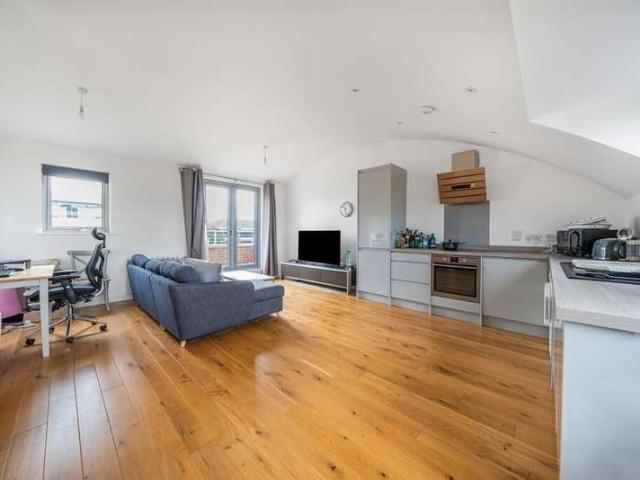 Flat for sale in Bray Wick, Maidenhead