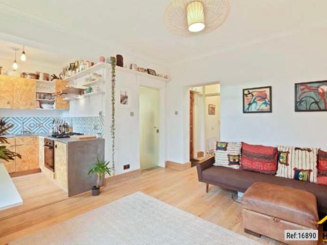 Flat for sale in Bethnal Green, Greater London