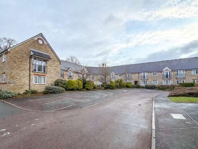 Flat for sale in North Watford