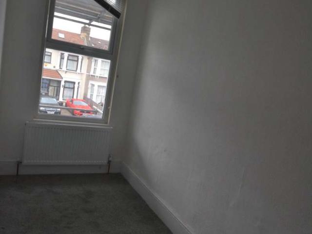 Flat for sale in London Borough of Redbridge, Greater London