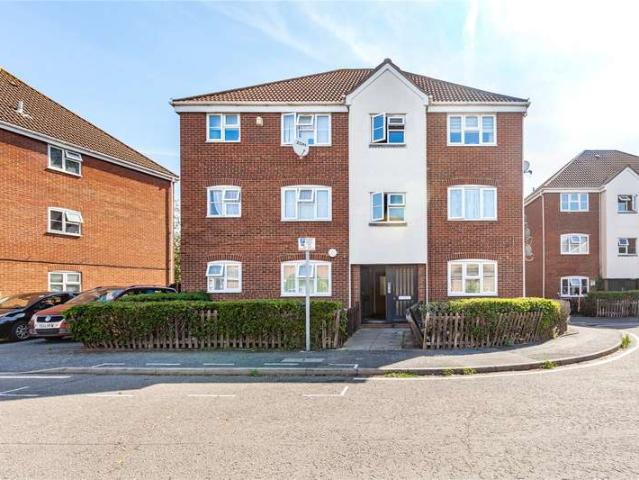 Flat for sale in Dagenham, Scrattons Farm