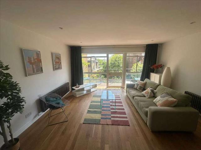 Flat for sale in Dartmouth Park, Greater London