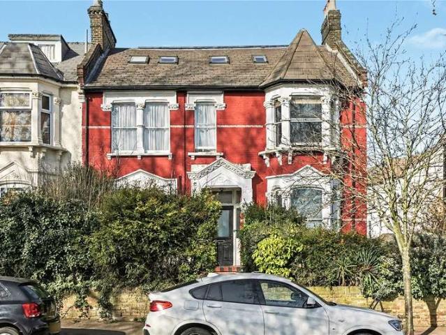 Flat for sale in Stroud Green, Greater London