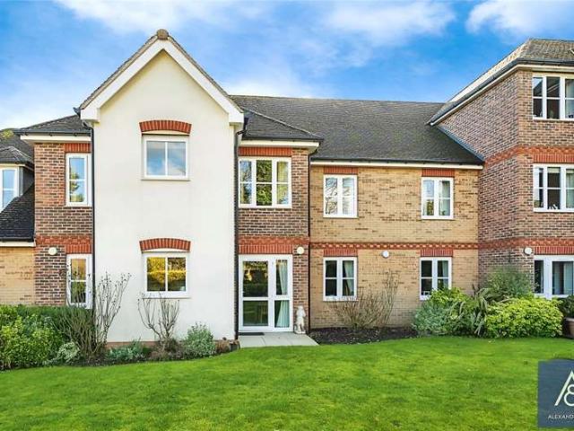 Flat for sale in Brackley, Northamptonshire