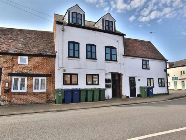 Flat for sale in Tewkesbury, Pamington