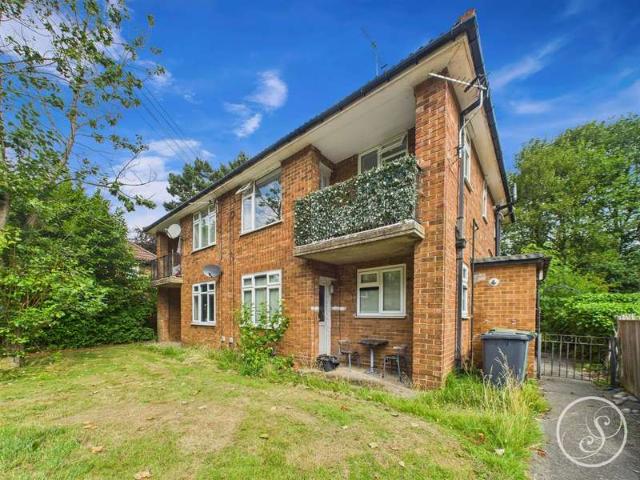 Flat for sale in Moor Allerton, West Yorkshire