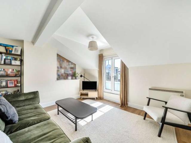 Flat for sale in London Borough of Croydon, Greater London