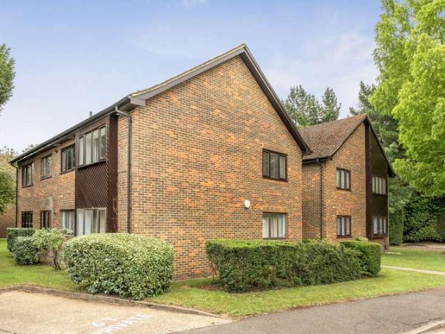 Flat for sale in Ickenham, Greater London