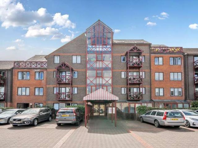 Flat for sale in Guildford Park, Westborough