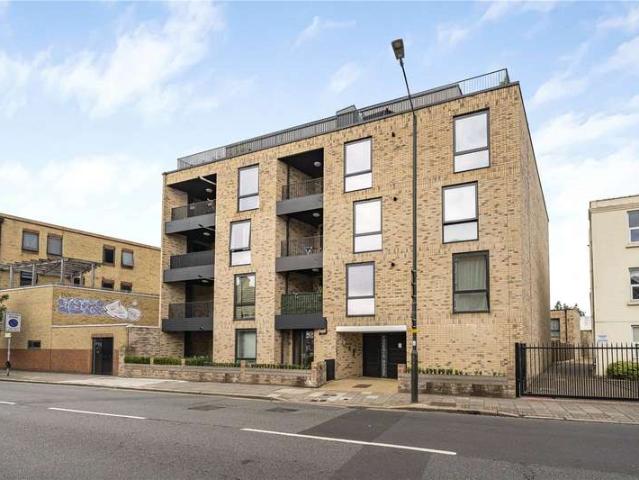 Flat for sale in London Borough of Merton, South Wimbledon