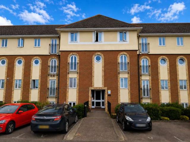 Flat for sale in Hatfield, Fretherne