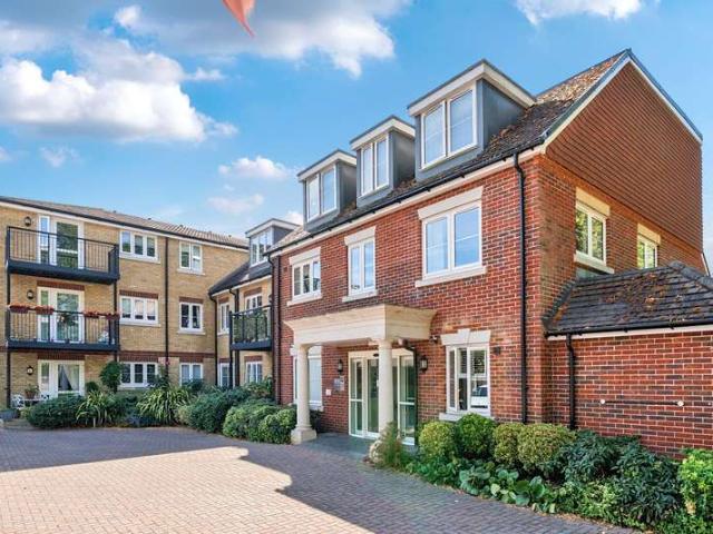 Flat for sale in Lower Halliford, Surrey