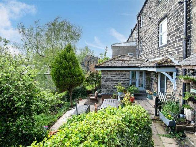 Flat for sale in East Morton, West Yorkshire