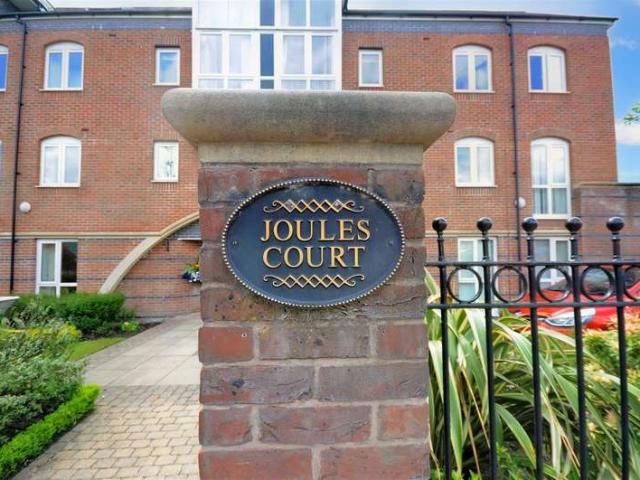 Flat for sale in Stone, Baswich