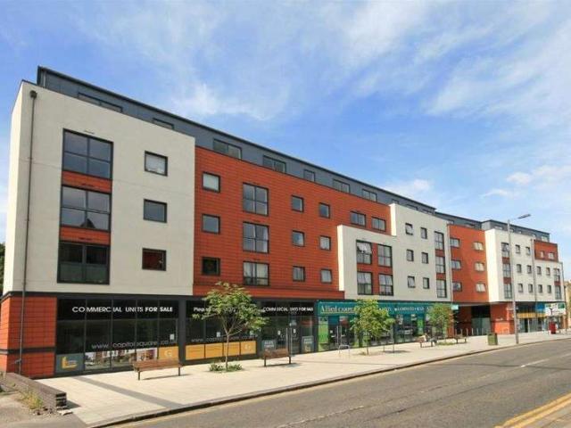 Flat for sale in Woodcote, Epsom