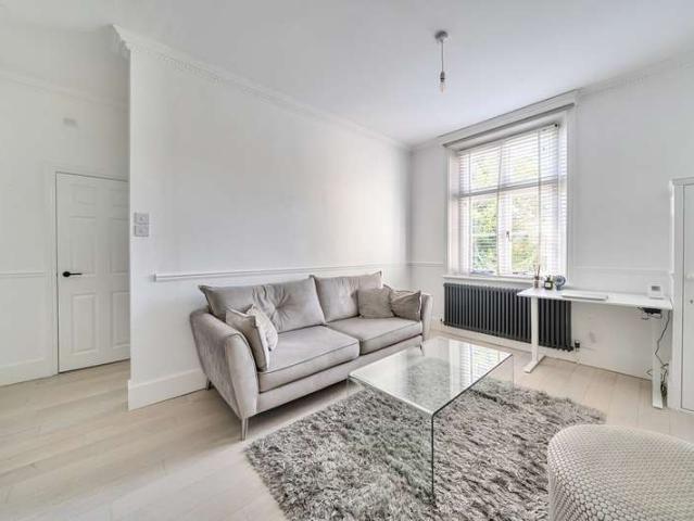 Flat for sale in Chalvey, Slough