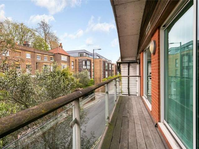 Flat for sale in Petersham, Greater London
