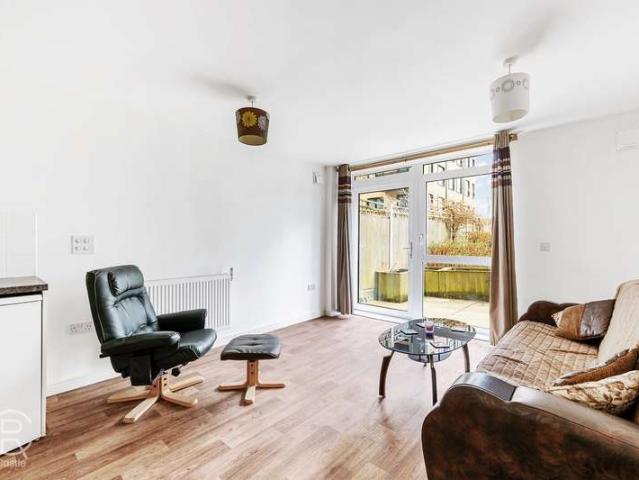 Flat for sale in London Borough of Ealing, Hanwell